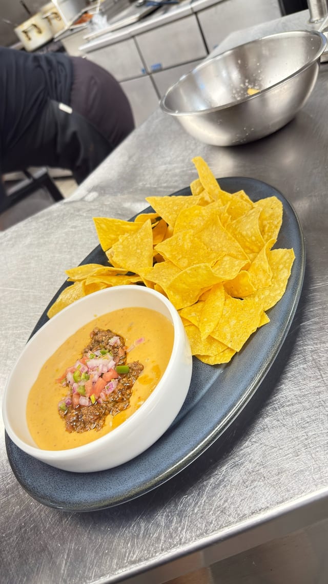 Queso & Tostadas.