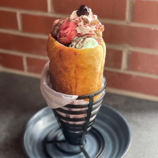 SPUNMONI ZEPP ICE CREAM TOWER