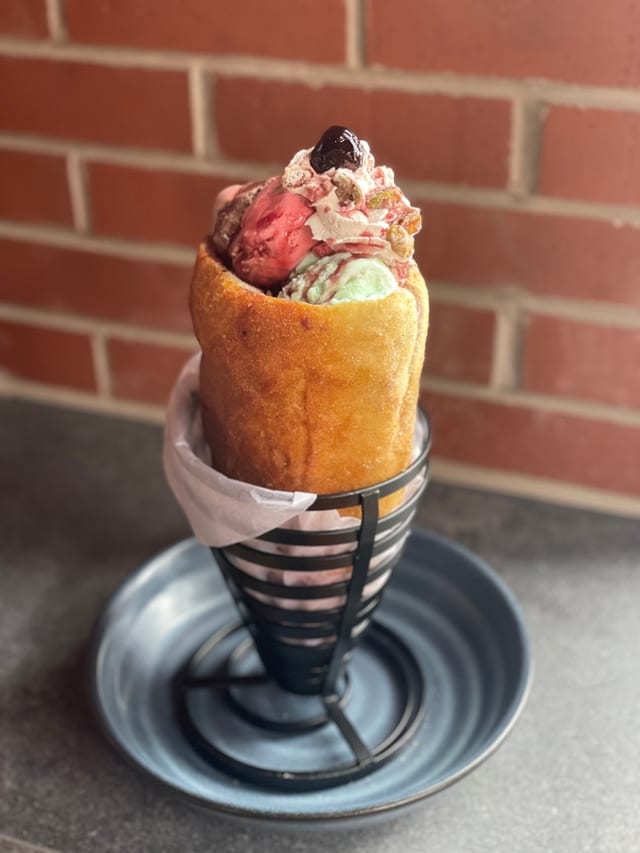 SPUNMONI ZEPP ICE CREAM TOWER